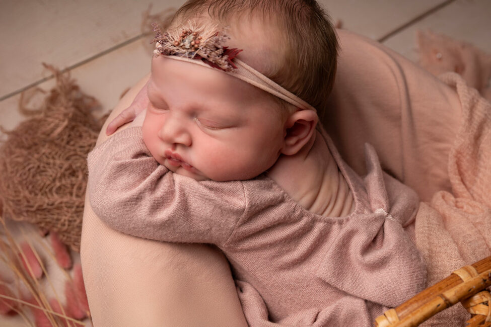 Détails d’un nouveau-né capturés par une photographe naissance à Saint-Quentin