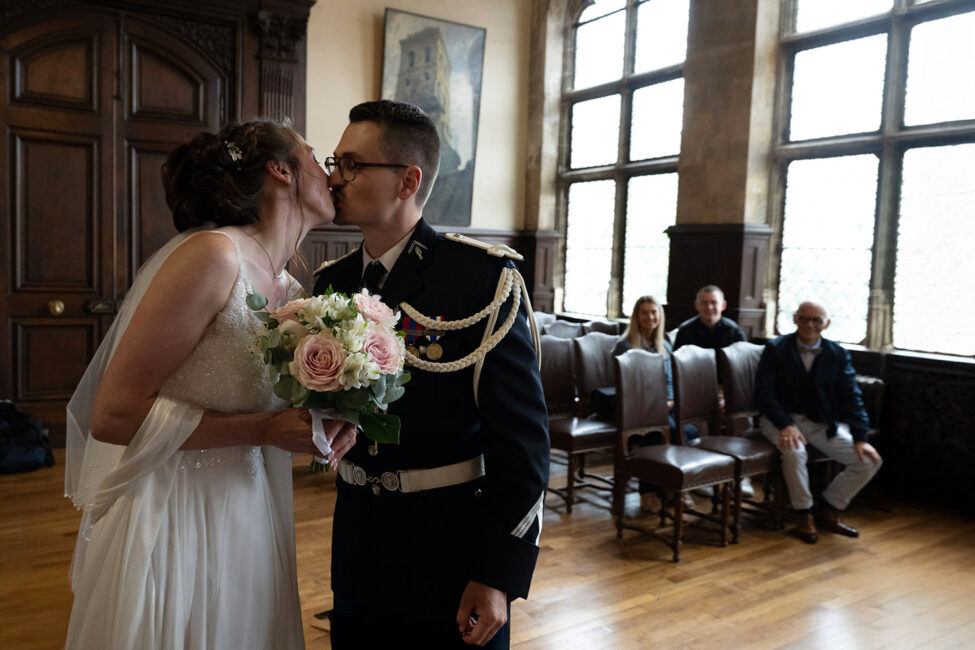 Photographe professionnelle mariage à Saint-Quentin créant un reportage élégant et naturel