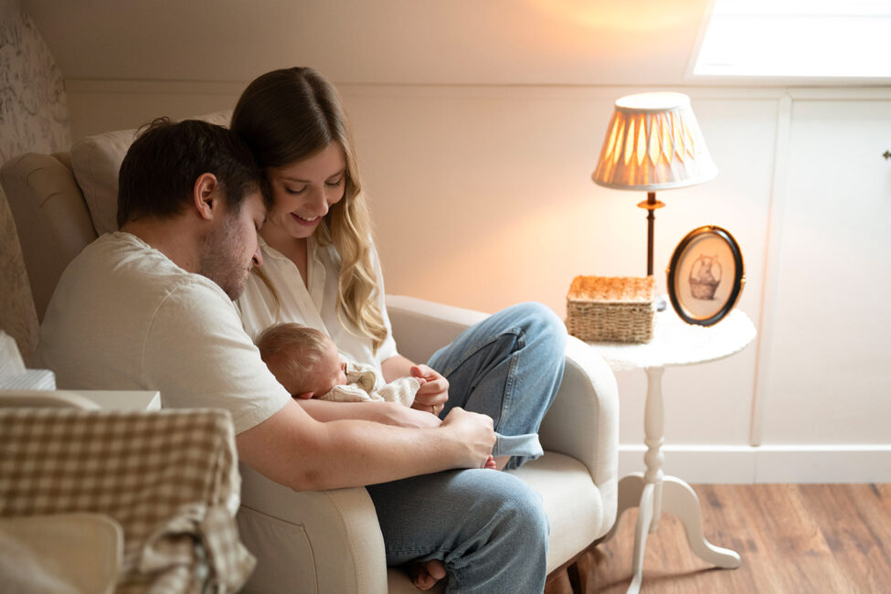 Photographe life style à Saint-Quentin saisissant un moment de complicité naturelle